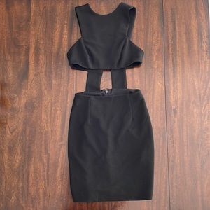 AQ/AQ sz 0 black form fitting dress with cut out